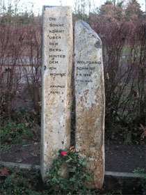 Grabmal Wolfgang Schmidt (8. 8. 1946 - 17. 12. 2010) - Zionsfriedhof auf dem Weyerberg in Worpswede